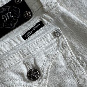 🔥 Miss Me Jeans with Embellished Pockets 🔥